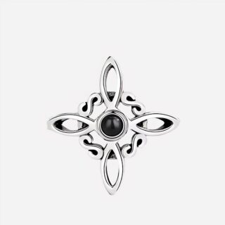 Bague celtique en croix sur fond blanc.