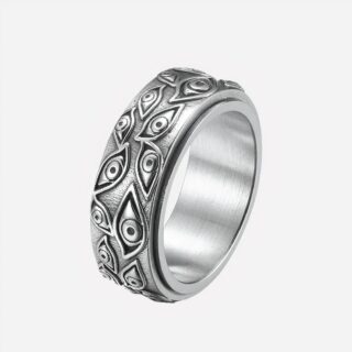 Bague argentée avec des motifs œil sur fond blanc.
