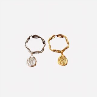 Bague élégante breloque et chaine