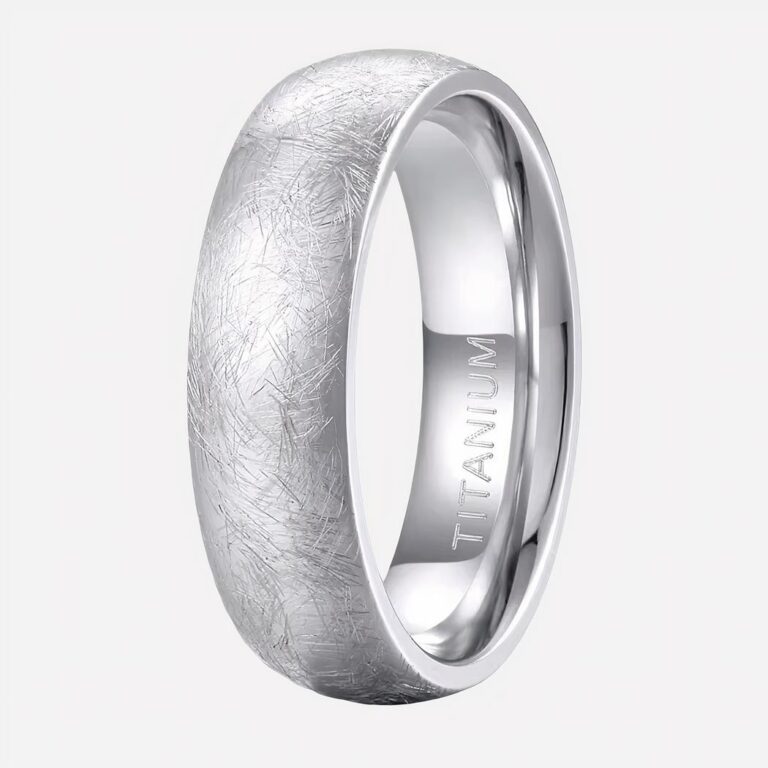 Bague de promesse en titane brossé Bague argentée de promesse titane brossé fond blanc