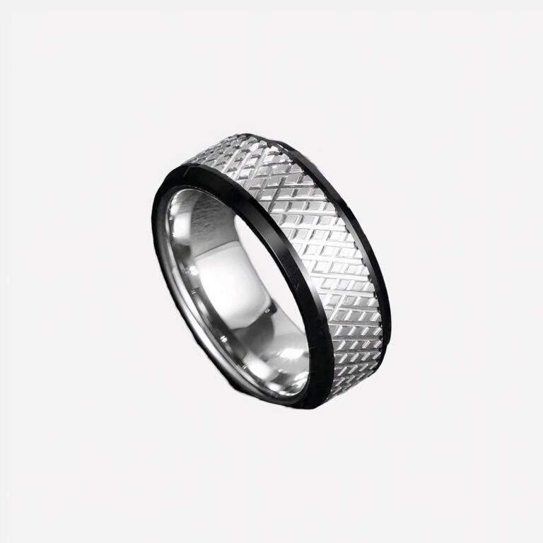 Bague de pacs noire et argentée avec relief texture