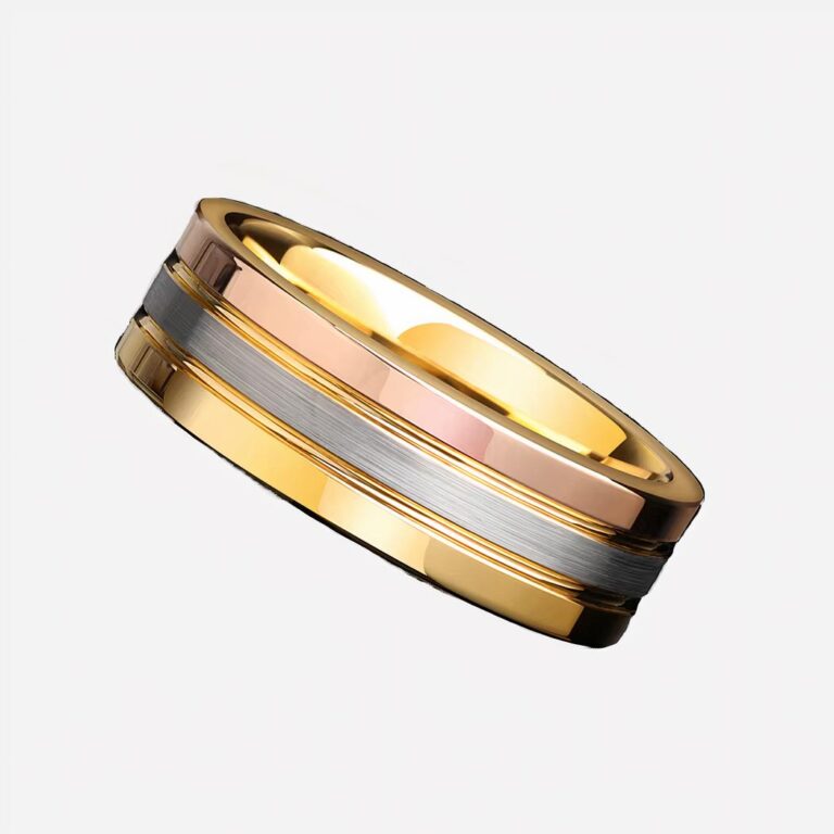 Anneau bague homme en tungstène doré trois couleurs Photo d'un anneau bague trois couleurs en tungstène dur fond noir