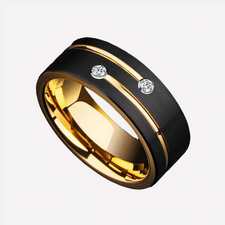 Anneau bague homme carbure de tungstène et moissanite Photo d'un anneau bague en tungstène noir et doré orné de deux moissanites sur un fond noir
