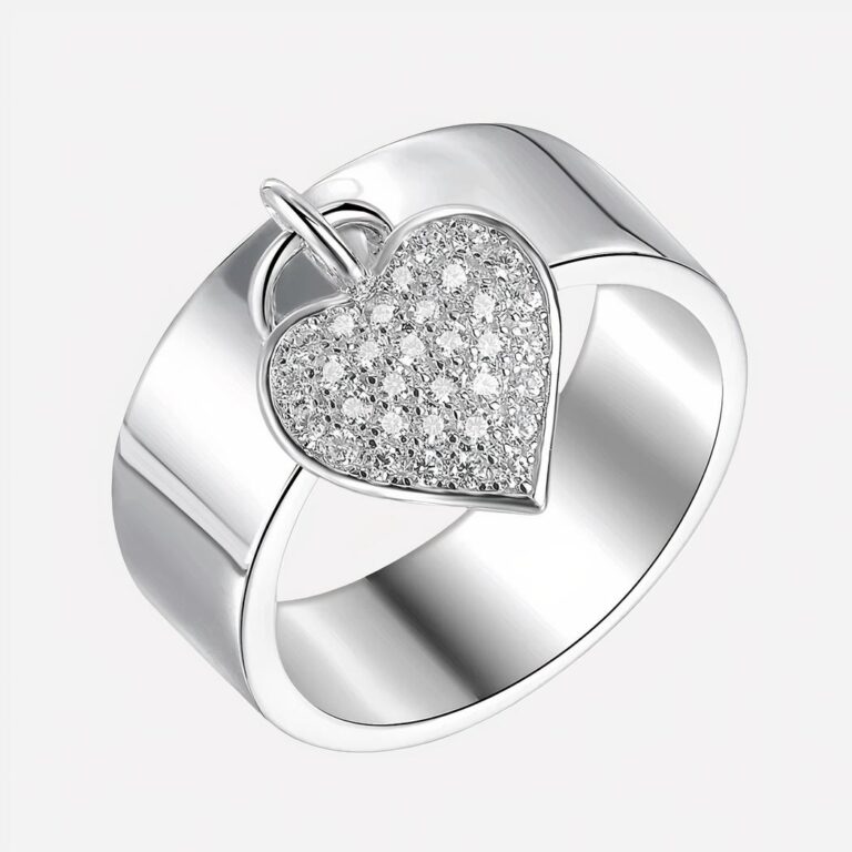 Bague argentée breloque coeur à strass Bague argentée breloque coeur à strass