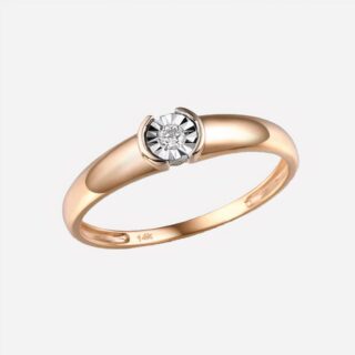 Anneau bague rose sur fond blanc.