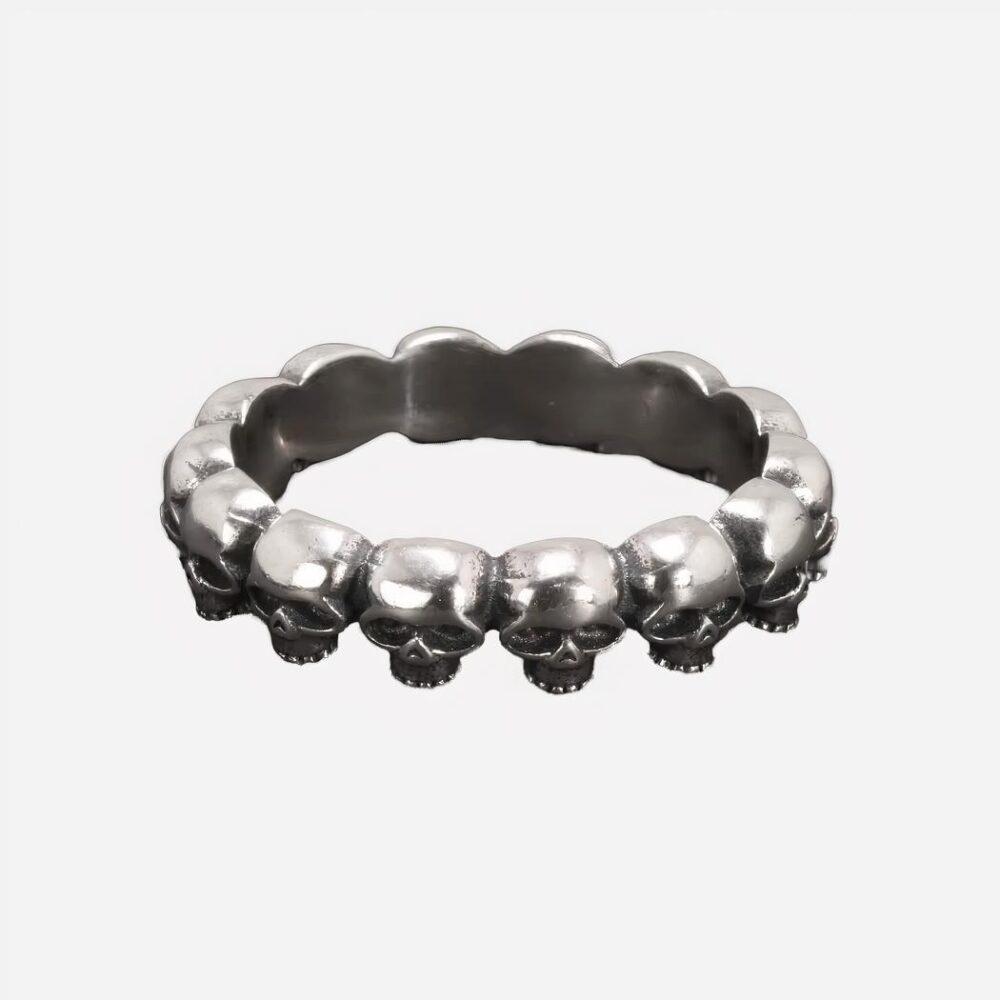 0-ffb4a4.jpeg Fond noir bague tête de mort anneau argenté