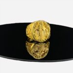 Bague chevalière dorée unisexe vierge Marie