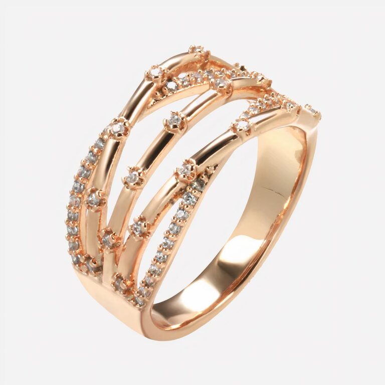 Bague moderne large pour femme Bague rose avec zircons sur fond blanc.