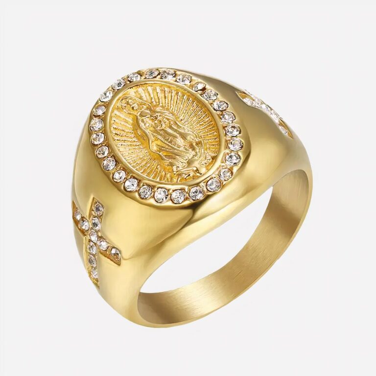 Photo d'une bague chevalière dorée pour homme représentant une Vierge Marie entourée de zirconiums