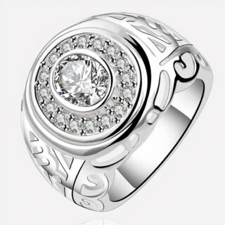 Bague art déco en argent sur fond blanc.