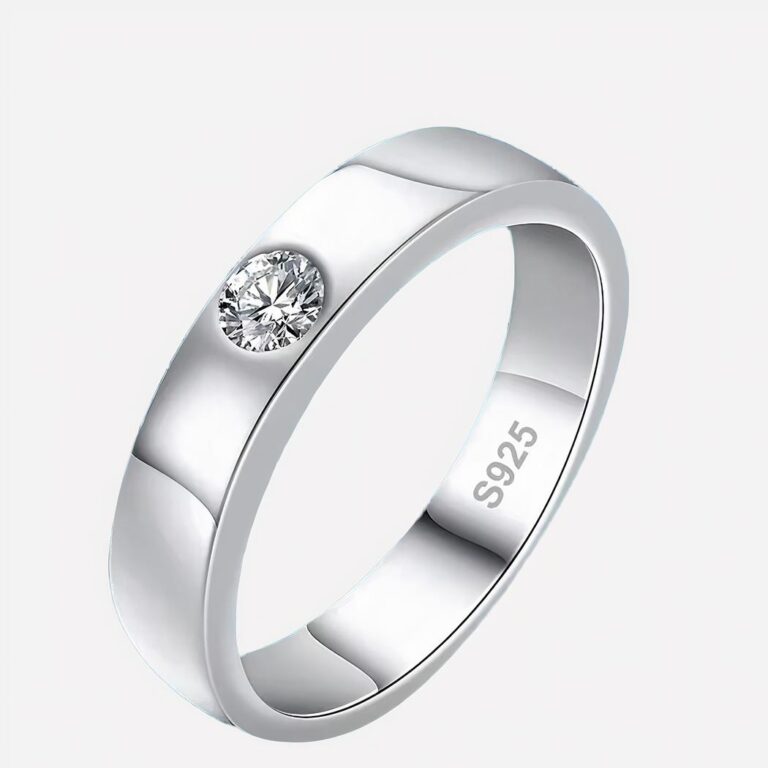 Bague homme moderne anneau minimaliste Photo d'une bague homme moderne minimaliste en argent sterling et moissanite sur fond bleu